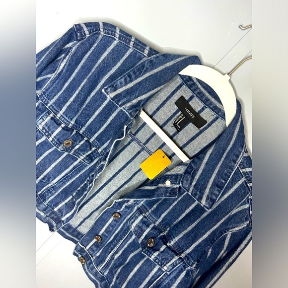 Forever 21 Denim Stripped Cropped Jacket-  Size Medium - NWT Jean Jacket - Picture 4 of 4